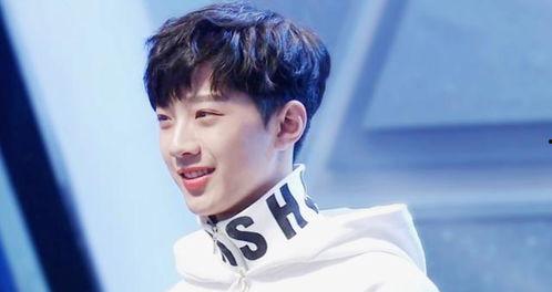 娱乐吃瓜君赖冠霖,娱乐吃瓜界的“瓜王”崛起之路